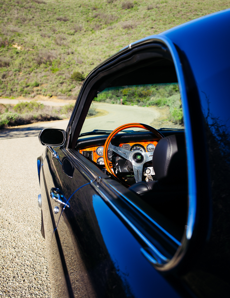 Illustration for article titled This Corvette-Powered 1976 Jaguar XJ Coupe Was Perfect